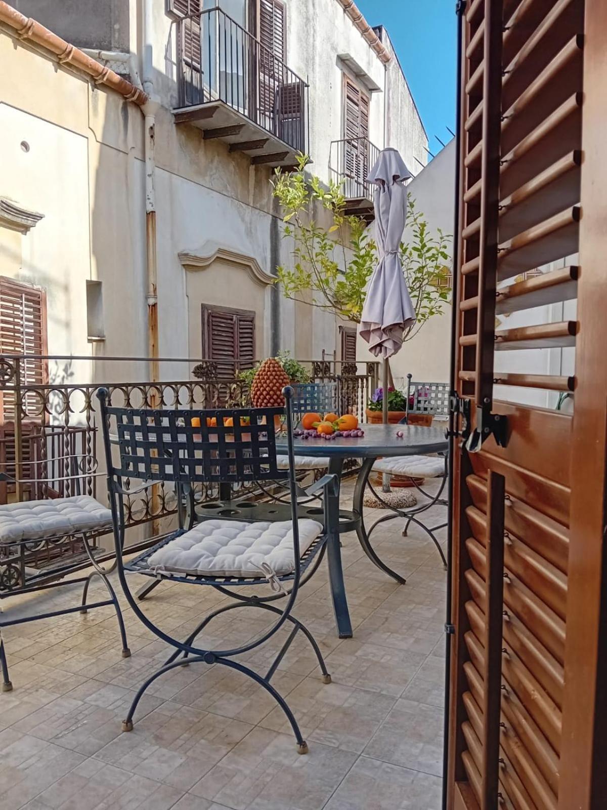 Penthouse Luxury Quattro Canti Apartment *